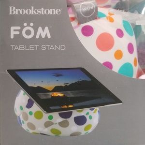 Brooks tone FOM Tablet stand